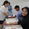 Jovem doadora de sangue na Mongólia