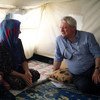وكيل الأمين العام للشؤون الإنسانية ومنسق الإغاثة في حالات الطوارئ، ستيفن اوبراين، في مخيم للنازحين في العراق، يونيو 2015. من صور: مكتب تنسيق الشؤون الإنسانية في العراق