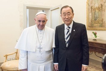 Secretary-General Ban Ki-moon meets with Pope Francis at the Vatican on 28 April 2015.