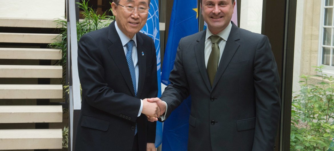 الأمين العام بان كي مون  مع رئيس وزراء لوكسمبورغ. صور الأمم المتحدة / إسكندر ديبيبى