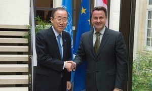 Secretary-General Ban Ki-moon (left) meets with Xavier Bettel, Prime Minister of Luxembourg.