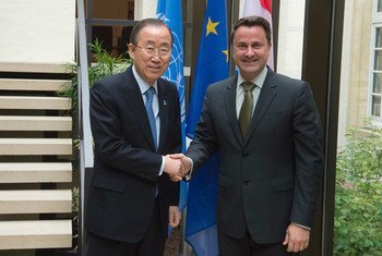 Secretary-General Ban Ki-moon (left) meets with Xavier Bettel, Prime Minister of Luxembourg.