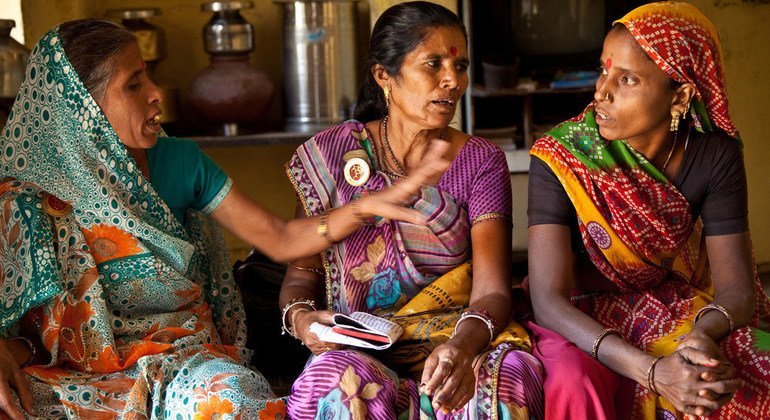 В Индии существует сообщество одиноких  женщин. Они борются за право вдов на правосудие и достойную жизнь