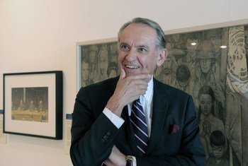 Deputy Secretary-General Jan Eliasson at the Norman Rockwell exhibition at UN Headquarters in New York.