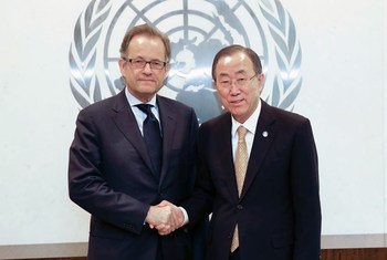 Michael Møller (left) and Secretary-General Ban Ki-moon (March 2014).
