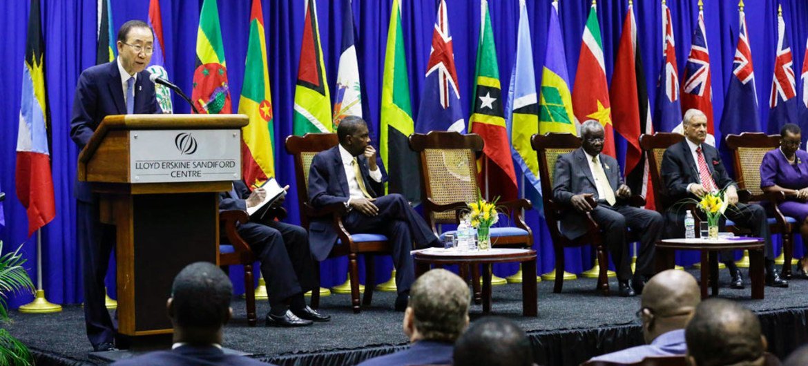 秘书长潘基文在加勒比海可持续发展高级别对话上致辞。联合国图片/Evan Schneider