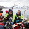 В районе норвежской Арктики   Генеральный секретарь  ООН (в центре) посещает  ледник Бломстрандбреен, где  побеседует  с учеными и   воочию увидит изменения, которые произошли после его  первого визита в  этот район в  2009 году. С права от Пан Ги Муна  м