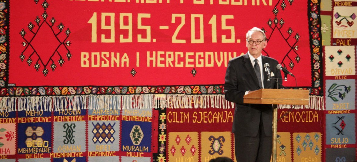 常务副秘书长埃利亚松出席纪念斯雷布雷尼查大屠杀事件20周年活动。