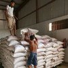 运抵也门的国际援粮。粮食计划署/Ammar Bamatraf