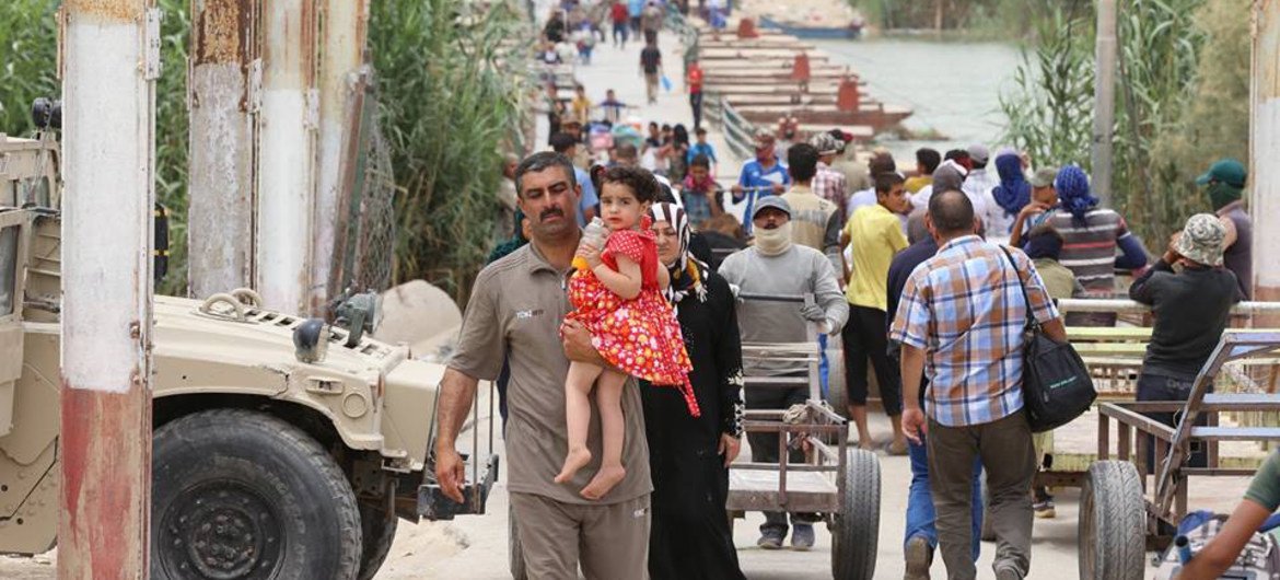 En juillet 2015, des Iraquiens fuyant face aux avancées de l'Etat islamique d'Iraq et du Levant (EIIL), en Iraq. Photo MANUI (archives)