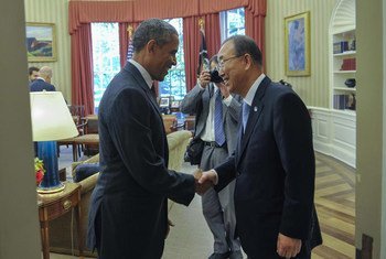 US President Barack Obama (left) greets Secretary-General Ban Ki-moon on his arrival at the White House.