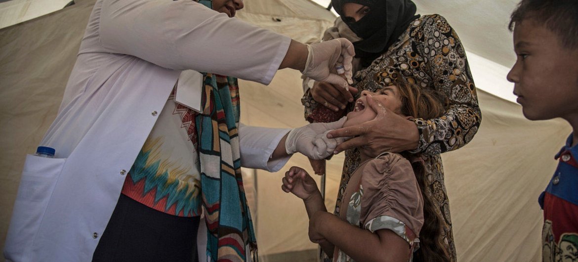 A polio immunization campaign being undertaken in Dahuk, Iraq in September 2014.