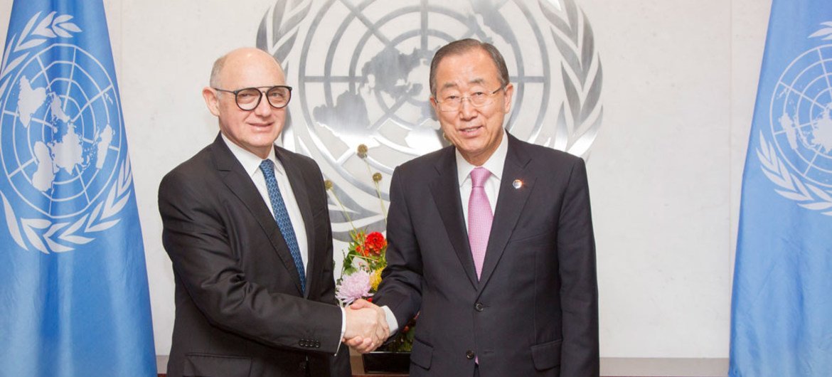 El Secretario General de la ONU, Ban Ki-moon (derecha) se reunió con el canciller de Argentina, Héctor Timerman Foto: ONU/Rick Bajornas