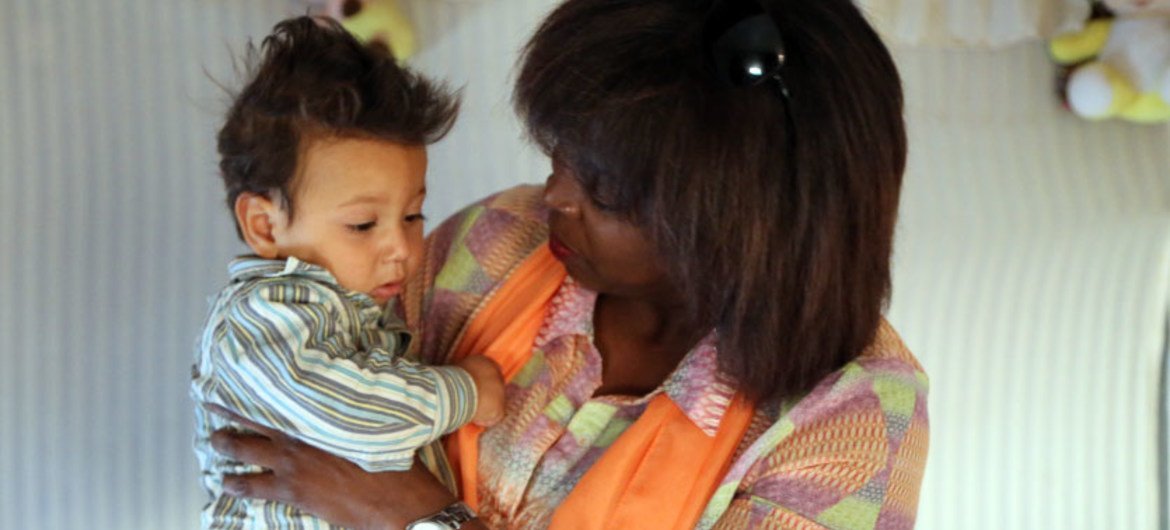 WFP Executive Director Ertharin Cousin with a Syrian refugee child.