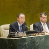 Le Secrétaire général de l’ONU, Ban Ki-moon (à gauche), à l'ouverture de la quatrième Conférence mondiale des Présidents de Parlement convoquée par l'Union interparlementaire (UIP) au siège de l'Organisation à New York. Photo : ONU/Rick Bajornas