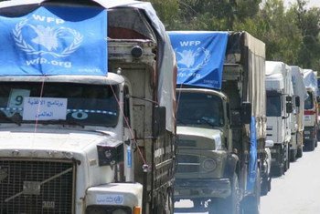 Un convoi transfrontalier du Programme alimentaire mondial des Nations Unies (PAM) transportant des approvisionnements dans le nord-est de la Syrie.