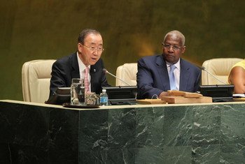 Secretary-General Ban Ki-moon addresses the General Assembly. President of the Assembly Sam Kutesa is at right.