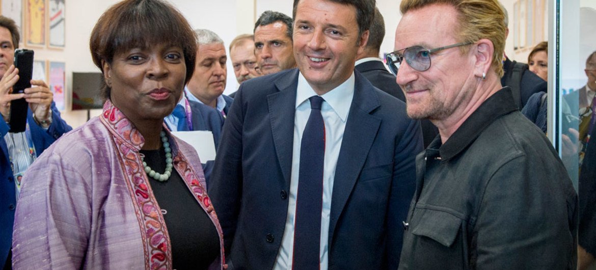 Executive Director Ertharin Cousin, Italian Prime Minister Matteo Renzi and U2 lead singer and ONE co-founder Bono at Milan Expo 2015.