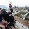 A travers la coopération Sud-Sud, des agriculteurs reçoivent une formation concernant la pisciculture. Photo FAO/Hoang Dinh Nam