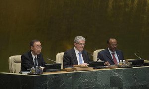 President of the General Assembly, Mogens Lykketoft (centre), is flanked by Secretary-General Ban Ki-moon (left) and  Tegegnework Gettu, Under-Secretary-General for General Assembly and Conference Management, at the start of the 70th session of the Assembly.