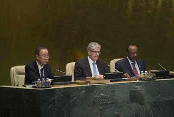 President of the General Assembly, Mogens Lykketoft (centre), is flanked by Secretary-General Ban Ki-moon (left) and  Tegegnework Gettu, Under-Secretary-General for General Assembly and Conference Management, at the start of the 70th session of the Assemb