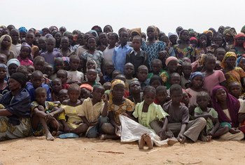 Des enfants et adultes réfugiés nigérians dans le camp de Minawao dans la région dans la région de l'Extrême Nord du Cameroun.
