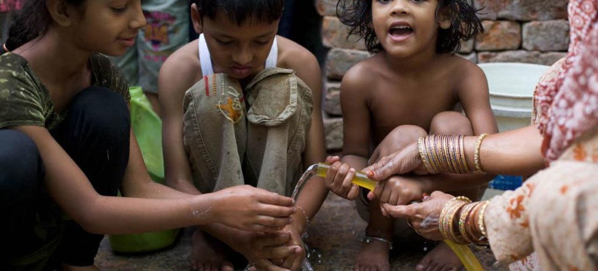 Niños en India  Foto:OMS/Tom Pietrasik