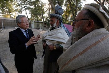 Tadamichi Yamamoto, Deputy Special Representative and acting head of UNAMA, pays a visit to the province of Nangarhar (December 2014).