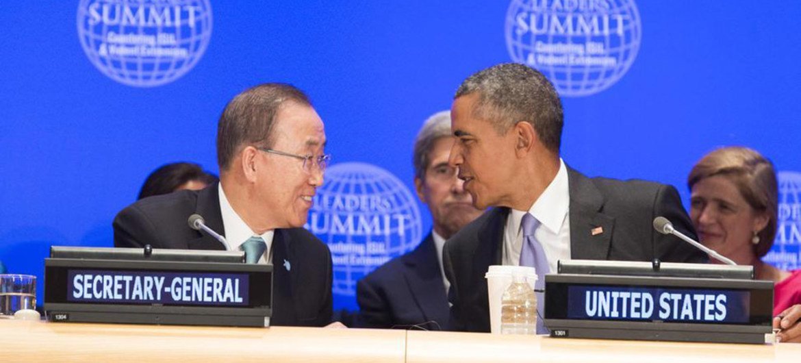 الأمين العام بان كي مون في قمة القادة لمكافحة التطرف العنيف، التي استضافته الرئيس الأمريكي  باراك أوباما. المصدر: الأمم المتحدة / إسكندر ديبيبى