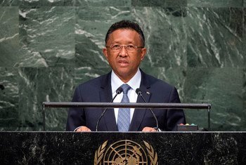 Le Président de Madagascar Hery Martial Rajaonarimampianina devant l'Assemblée générale en 2015. Photo ONU/Cia Pak