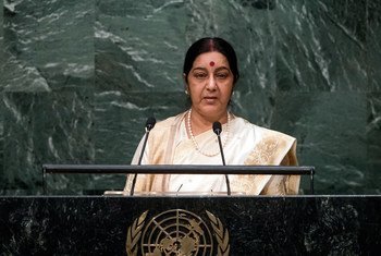 La Ministre des affaires étrangères de l'Inde, Sushma Swaraj, devant l'Assemblée générale. Photo ONU/Cia Pak