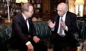 Peter Sutherland, the Special Representative for International Migration (right), advises Secretary-General Ban Ki-moon on issues relating to international migration and development.