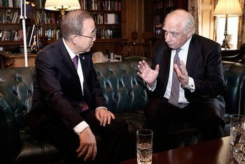 Peter Sutherland, the Special Representative for International Migration (right), advises Secretary-General Ban Ki-moon on issues relating to international migration and development.