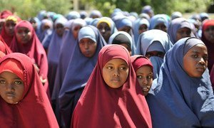 Des écolières à Mogadiscio en Somalie. Photo ONU/Ilyas Ahmed