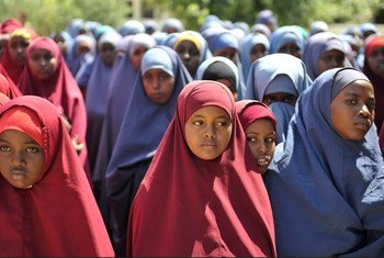 Des écolières à Mogadiscio en Somalie. Photo ONU/Ilyas Ahmed