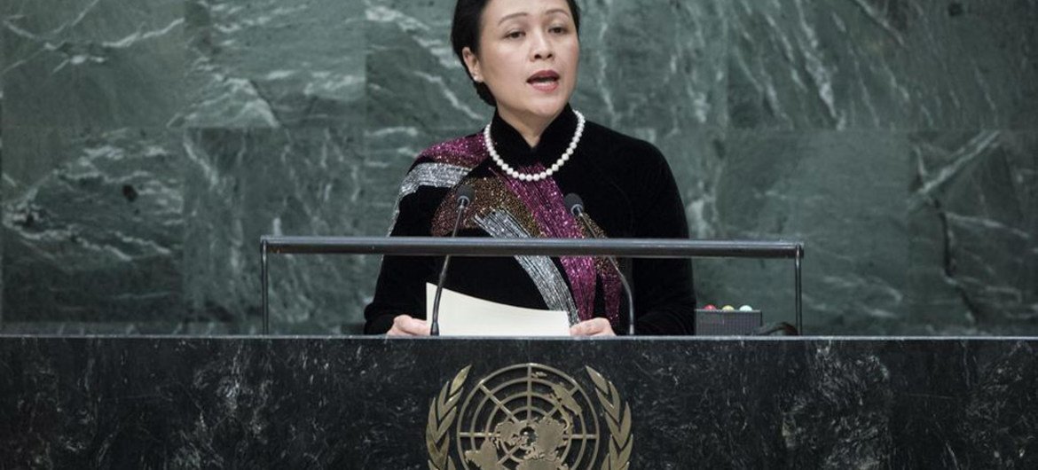 Ambassador Nguyen Phuong Nga of Viet addresses the general debate of the General Assembly’s seventieth session.