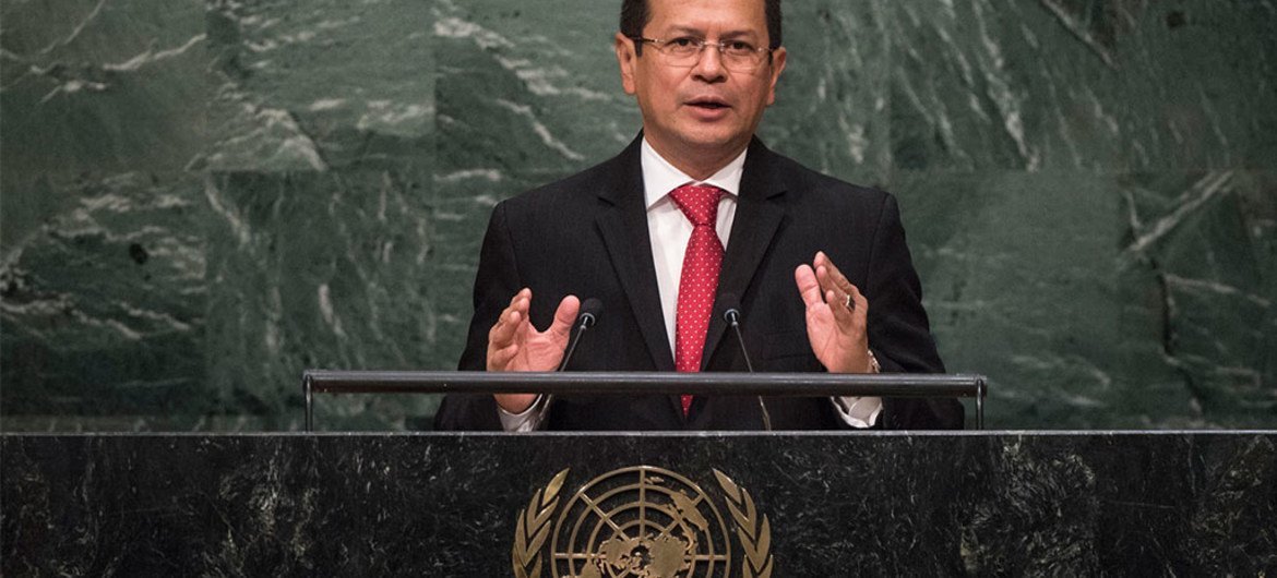 Hugo Roger Martínez-Bonilla, Minister of Foreign Affairs of the Republic of El Salvador, addresses the general debate of the General Assembly’s seventieth session.