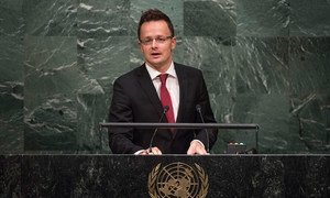 Le Ministre des affaires étrangères et du commerce de la Hongrie, Péter Szijjártó, lors de la journée de clôture du débat général de la 70ème Assemblée générale des Nations Unies. Photo : ONU/Cia Pak