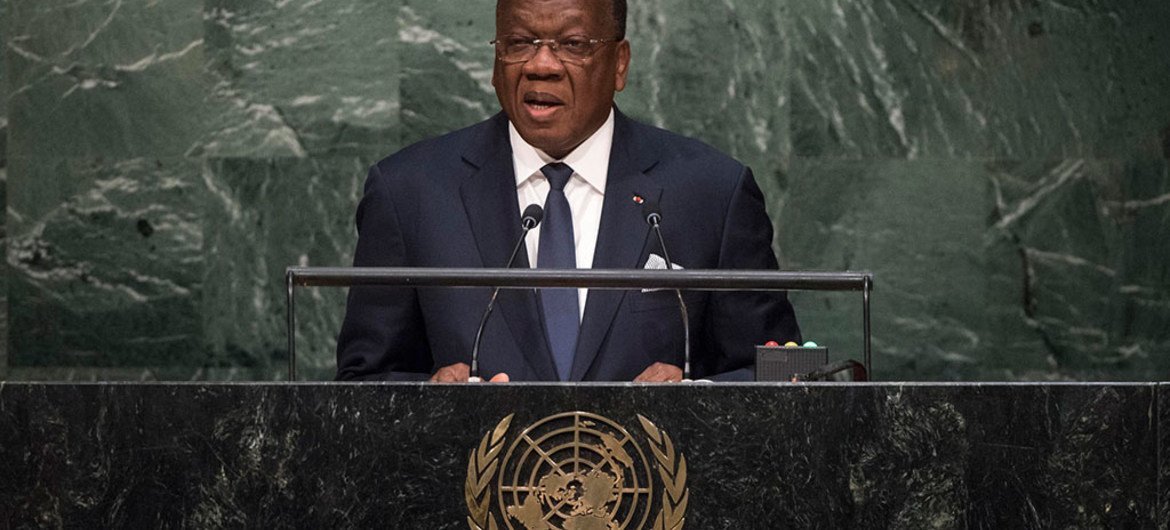 Le Ministre des affaires étrangères de la Guinée, François Lounceny Fall, lors de la journée de clôture du débat général de la 70ème Assemblée générale des Nations Unies. Photo : ONU/Cia Pak