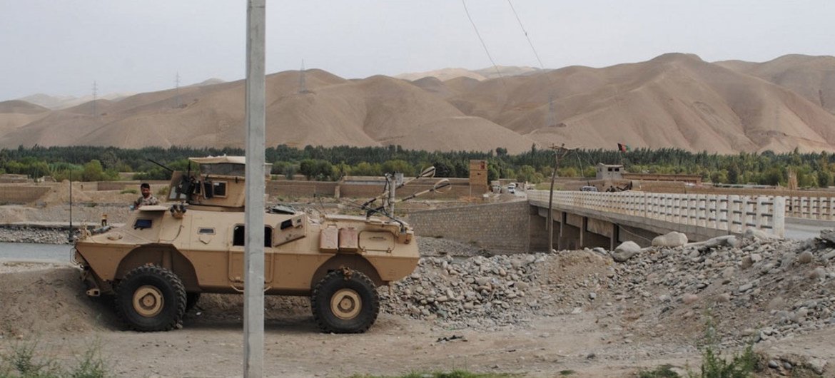 2015年8月，塔利班占据了阿富汗昆都士省这座桥的对面的领土。区域综合信息网图片/Bethany Matta