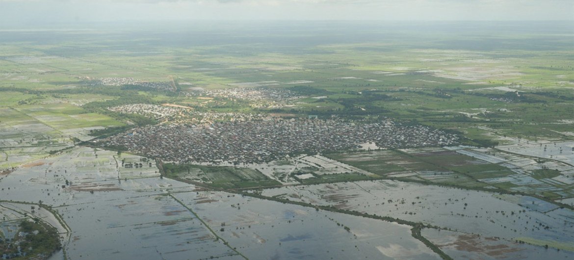 An aerial view of flooding in and around Jowhar town, Somalia, in November 2013. AU-UN IST Photo/Tobin Jones