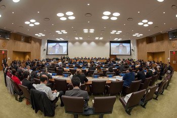 A wide view of the meeting of the General Assembly’s Fifth Committee to consider the UN Proposed Programme Budget for 2016-2017. Secretary-General Ban Ki-moon (shown on screens) proposed a budget level of $5.57 billion for that biennium.