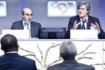 FAO Director-General José Graziano da Silva and French Minister of Agriculture Stéphane Le Foll at a side event of the Committee on World Food Security (CFS) in Rome.