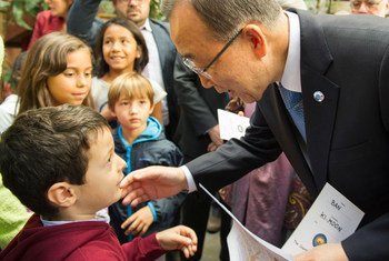 Secretary-General Ban Ki-moon visits refugees at the Centre Tenda Di Abramo in Rome, Italy, on 17 October 2015. UN