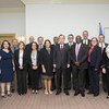 الأمين العام بان كي مون (وسط) في صورة جماعية مع أعضاء الفريق القطري للأمم المتحدة في الأردن. المصدر: الأمم المتحدة / ريك باجورناس