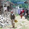 2015年4月尼泊尔大地震后半年，灾区仍然缺乏庇护所和粮食。联合国人道协调厅图片。