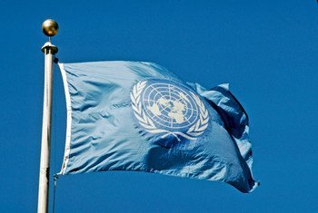 Bandera de la ONU. Foto: ONU/John Isaa
