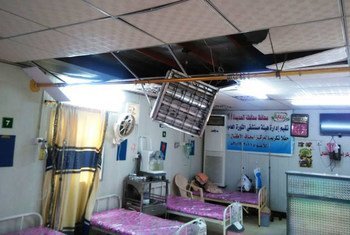 Une chambre d'hôpital endommagée par le conflit au Yémen.