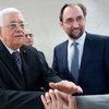المفوض  السامي  لحقوق الإنسان زيد رعد الحسين (يمين) ومحمود عباس، رئيس دولة فلسطين، في الاجتماع الخاص لمجلس حقوق الإنسان في جنيف. المصدر: الأمم المتحدة / جان مارك فيري