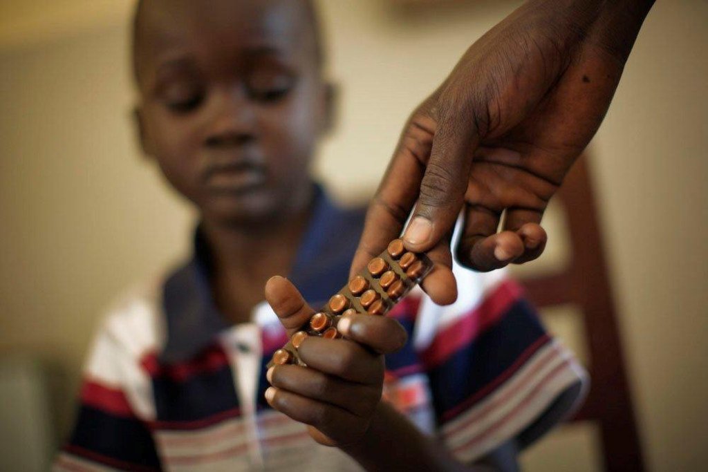 Mtoto akipokea dawa za TB nchini Sudan Kusini kwa msaada wa Global Fund kupambana na VVU,TB na Malaria